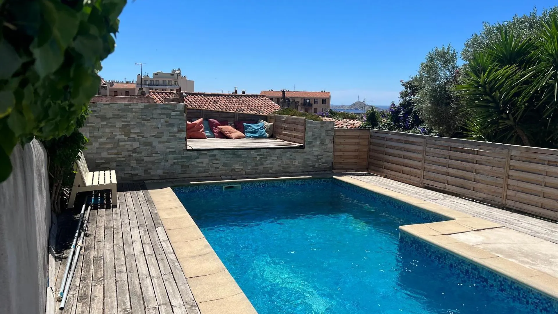 Pour 4 Face A La Piscine Apartment Marseille France