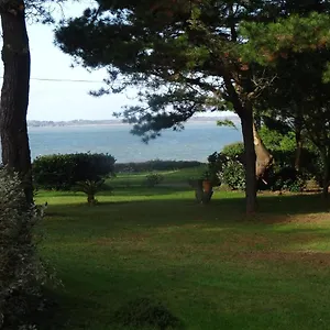  Hébergement de vacances Ty Too, Dans Les Bois, Face France