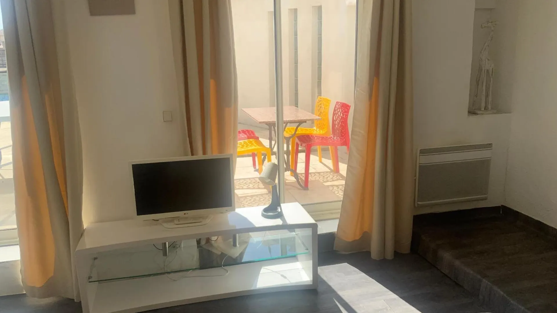 Appartement Pour 4 face à la piscine à Marseille 0*,