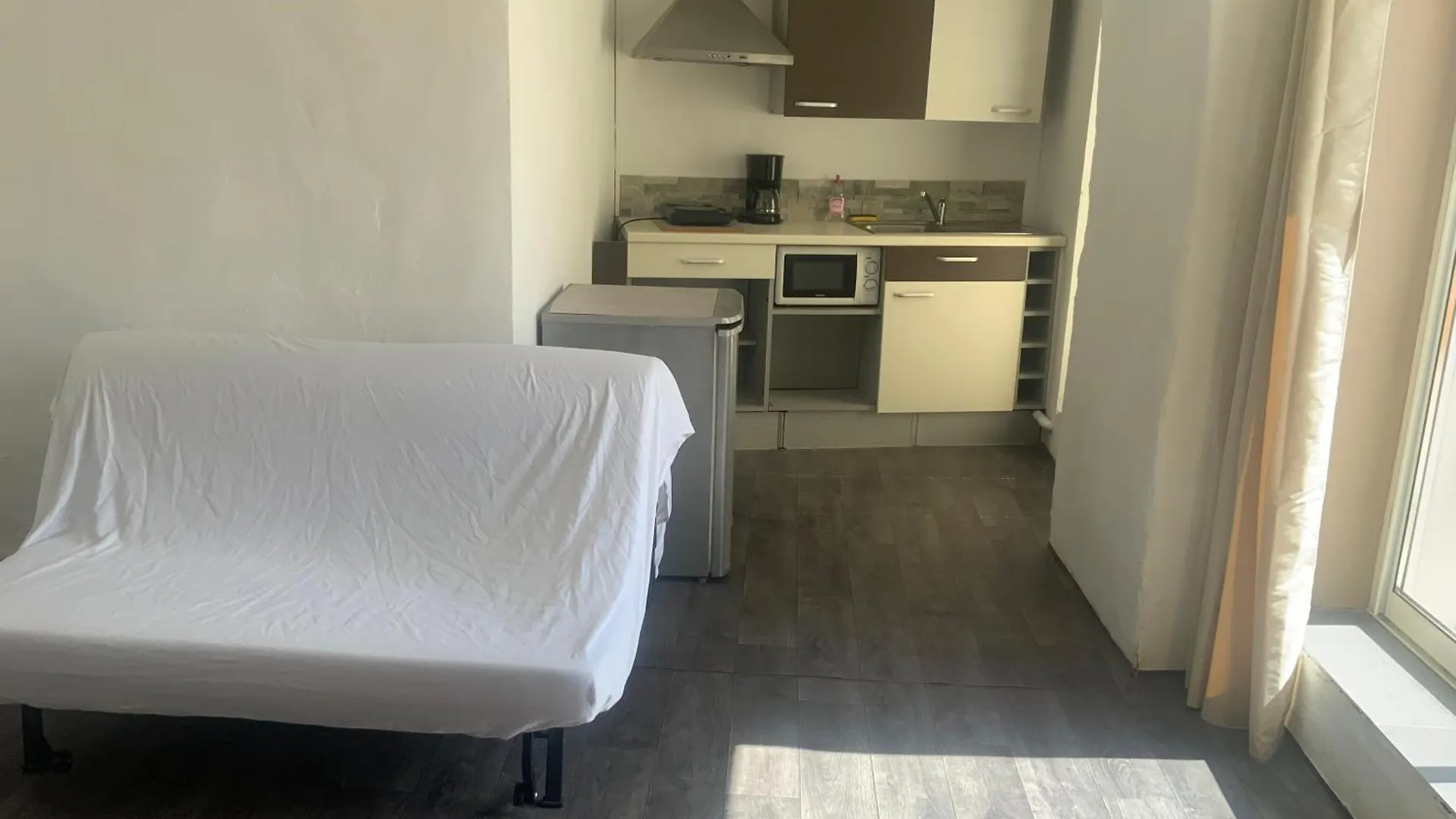 Appartement Pour 4 face à la piscine à Marseille
