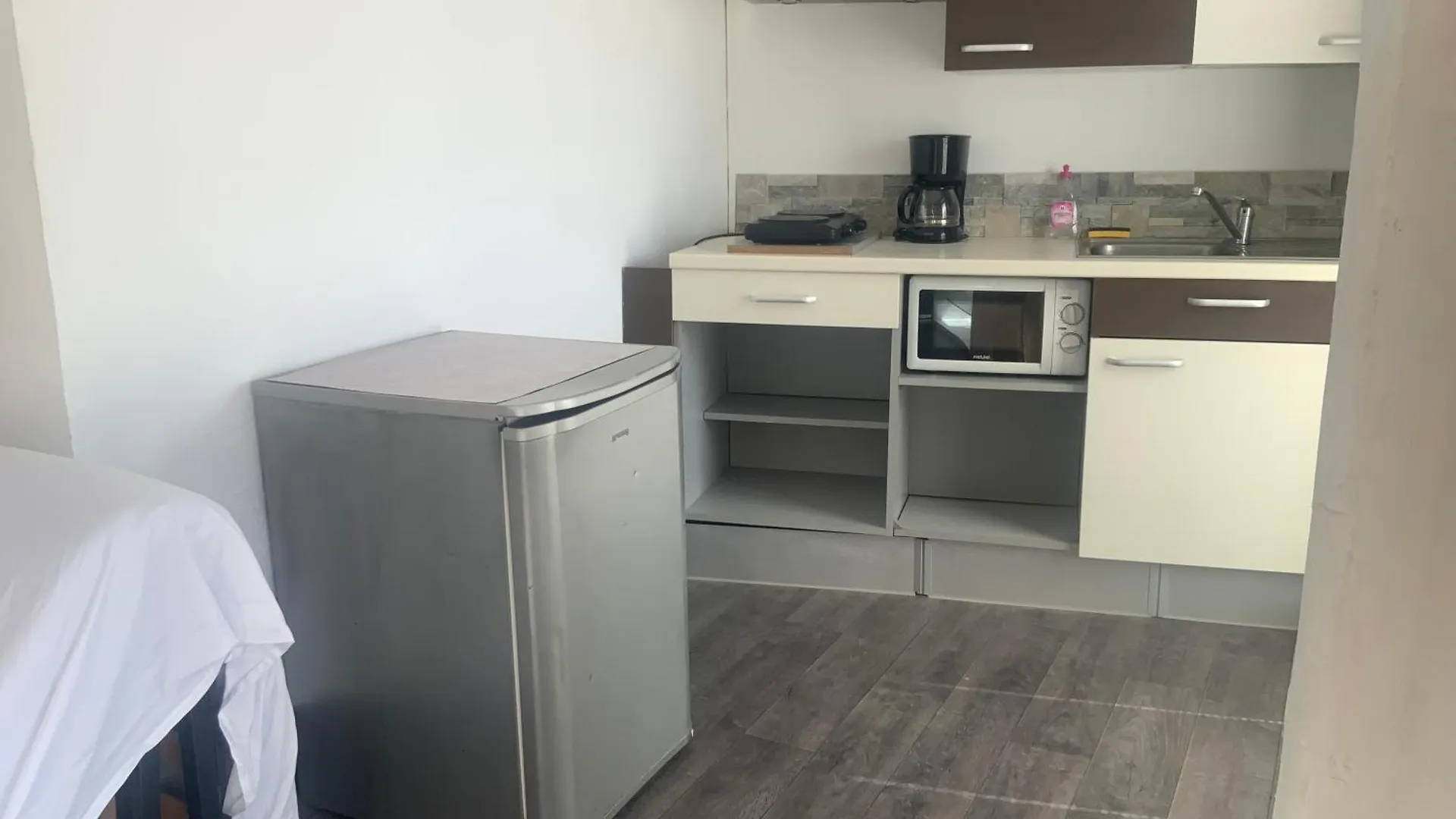Appartement Pour 4 face à la piscine à Marseille