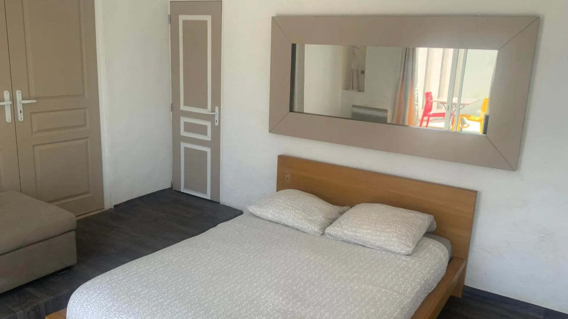 Appartement Pour 4 face à la piscine à Marseille