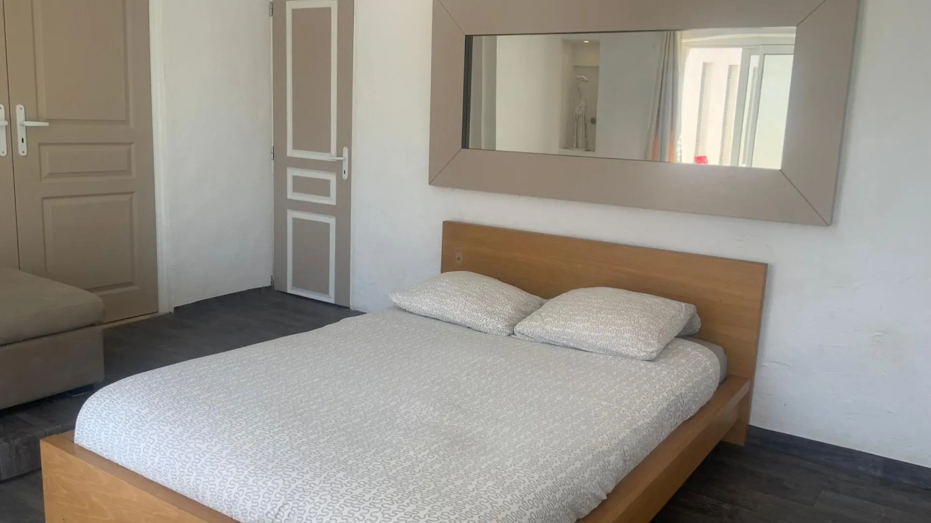 Appartement Pour 4 face à la piscine à Marseille France