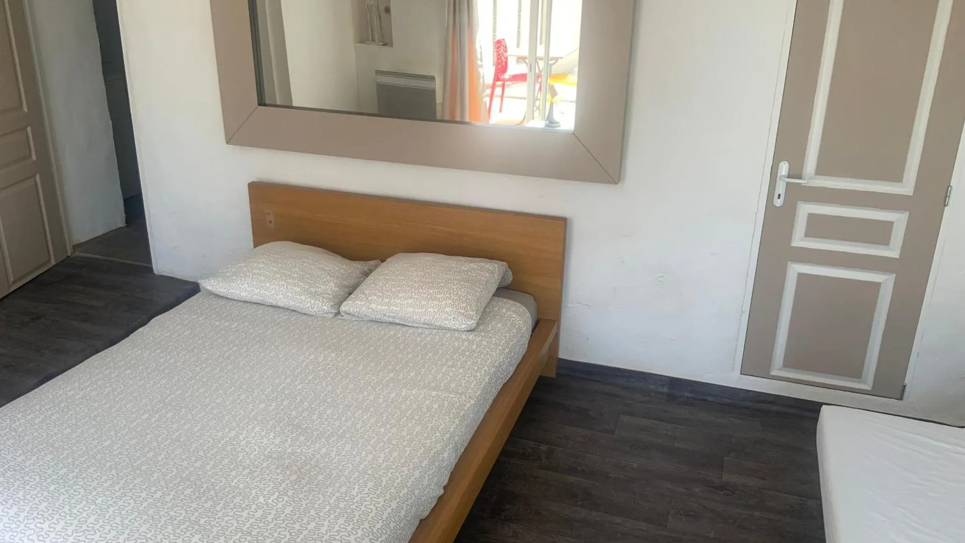 Appartement Pour 4 face à la piscine à Marseille