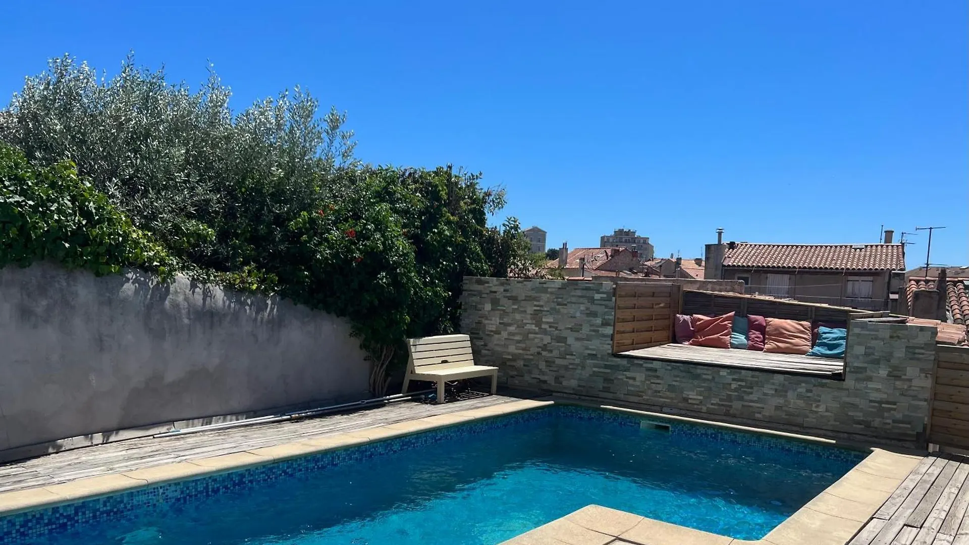 Appartement Pour 4 face à la piscine à Marseille