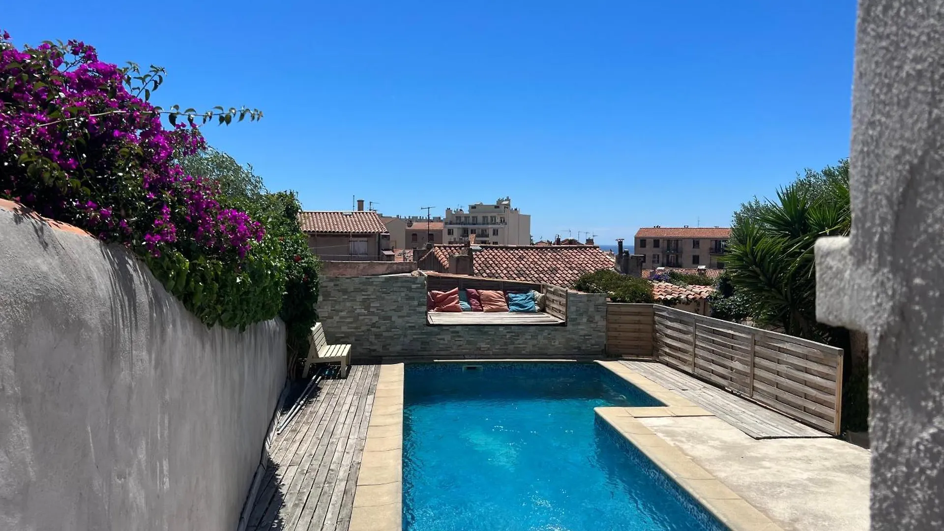Appartement Pour 4 face à la piscine à Marseille