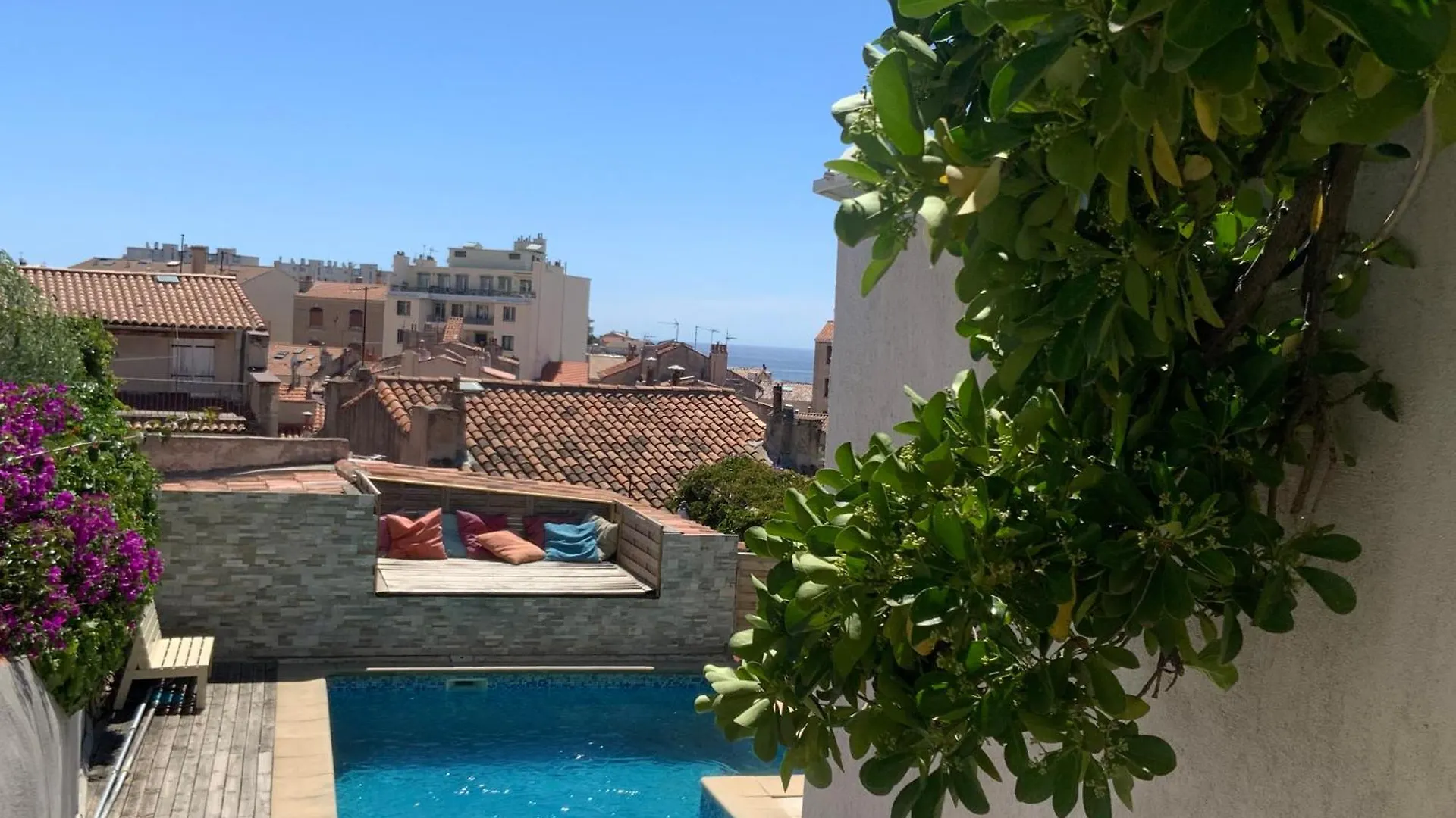 Appartement Pour 4 face à la piscine à Marseille