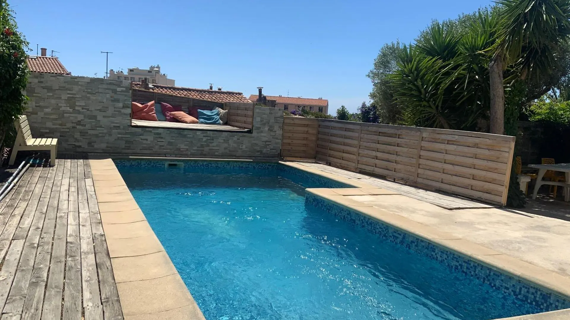 Appartement Pour 4 face à la piscine à Marseille